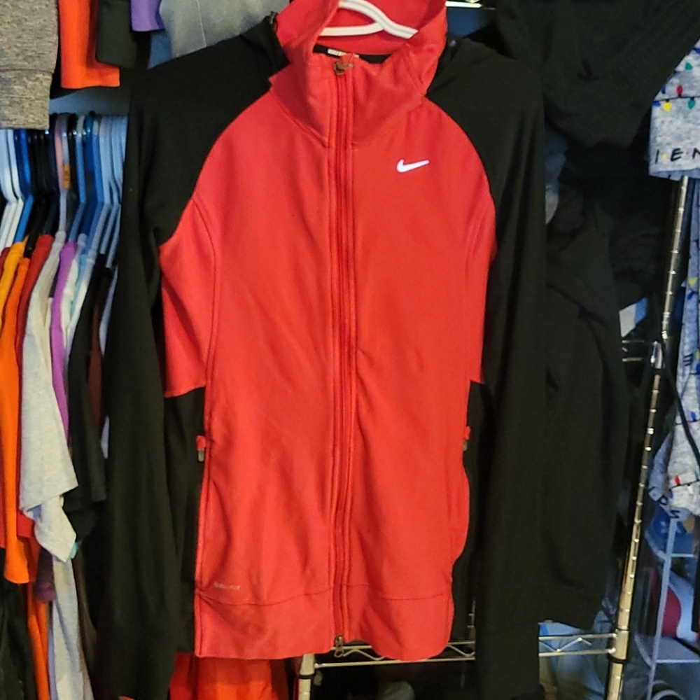Nike drifit running hooded jacket 👌